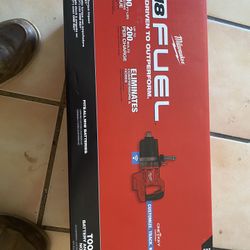 Milwaukee M18 Fuel Impact Wrench Short Drive 1”