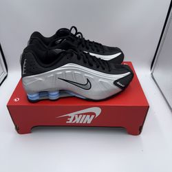 Nike Shox Black/Silver – Size 6.5Y (fits Women’s 8)