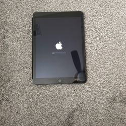 iPad 9th Gen 64GB – w/ Keyboard Case! Model MK2K3LL/A 