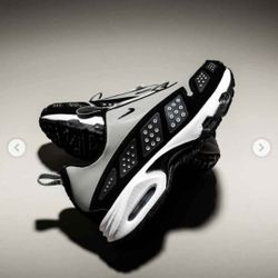 Nike
W Air Max SNDR sz9 womens FIRM