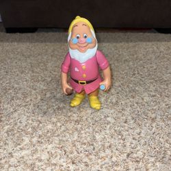 Vtg. DISNEY 1992 DOC Snow White Seven Dwarfs 6 inch Rubber Figure Thailand. Has marks from play 