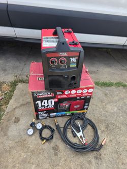 Lincoln Electric
140 Amp Weld Pak 140 HD MIG Wire Welder w/Magnum 100L Gun, Sample Spools MIG Wire and 2 Flux-Cored Wire 115V Starter Kit - K5365-32