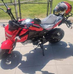 Honda grom manual gears street legal motorcycle ready brand new 2 seater