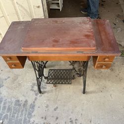 Antique Singer Treadle Sewing Machine 