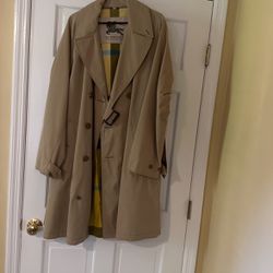 Burberry Trench Coat Size Medium Khaki