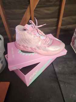 Basket ball shoes