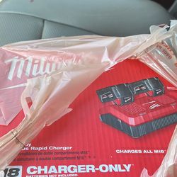 Milwaukee Charger Duo M18 Duo