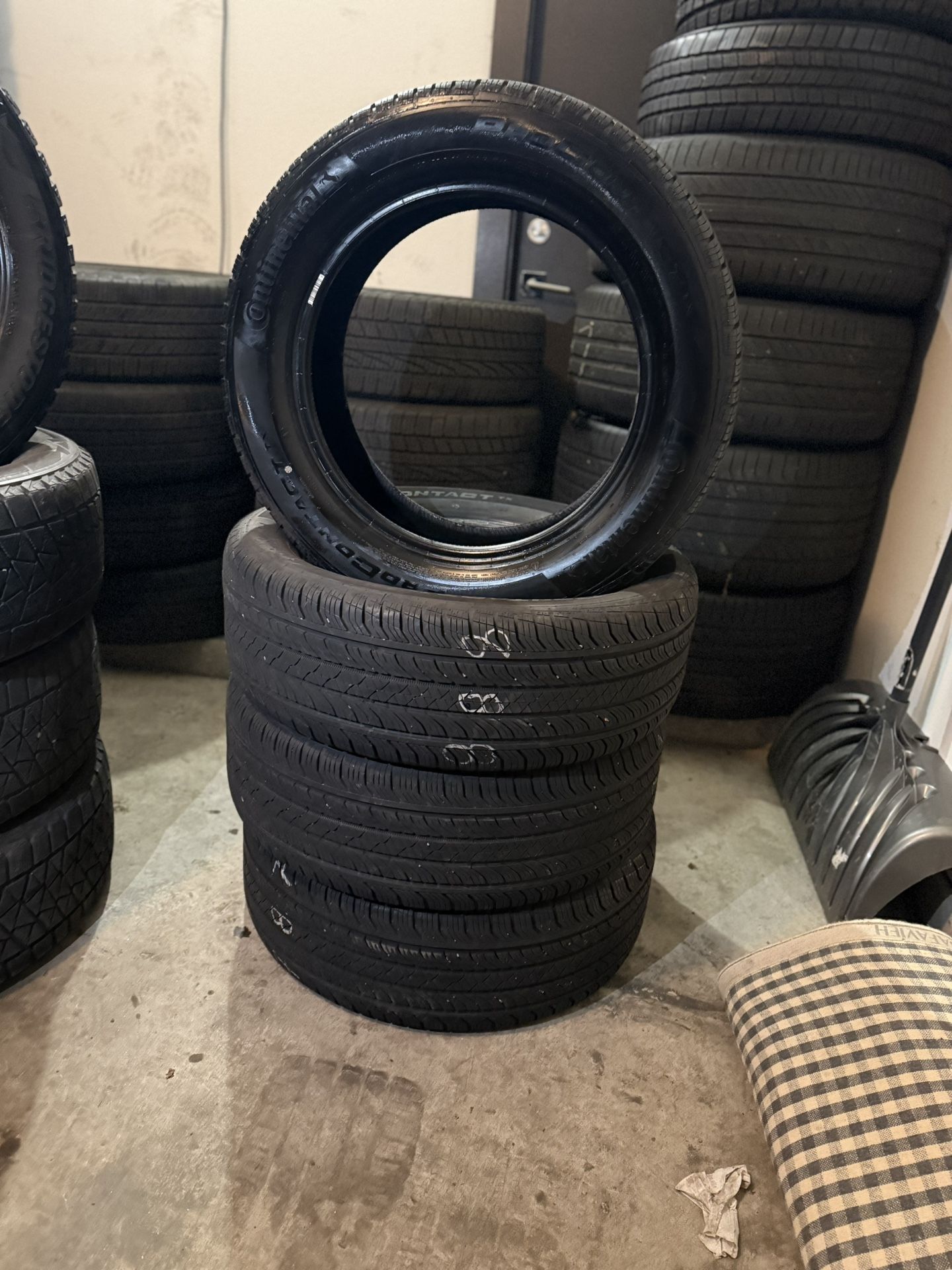 235-55-18 Continental 