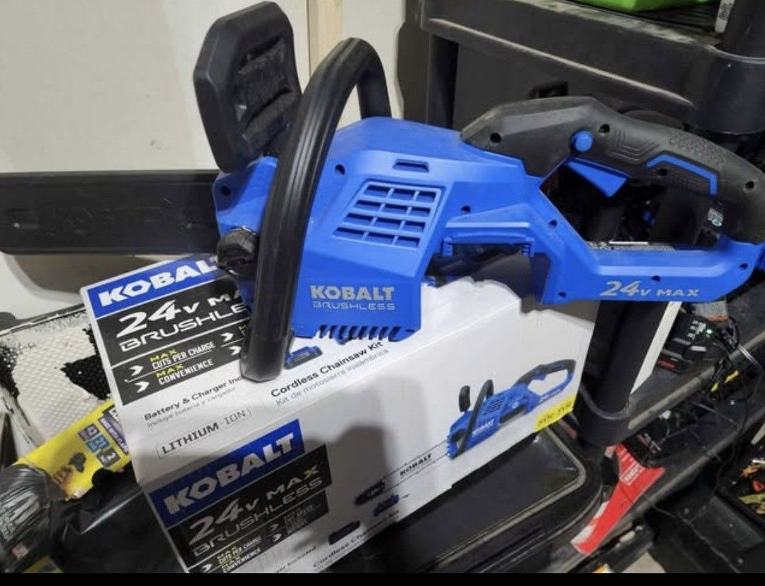 Kobalt 24-volt 12-in Battery 4 Ah Chainsaw