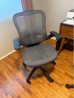 Office chair w/ upgraded wheels