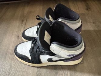 Air Jordan one mid varsity  purple  Men’s size 6.5