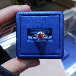 10k Gold Ring W/ Red Stone