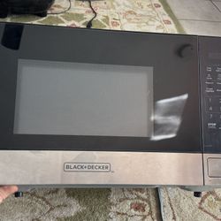 Black + Decker .9 Cubic Ft.  Microwave