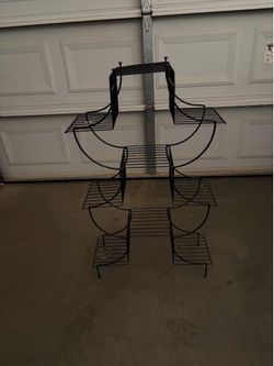 Black Metal Multi-Tier Plant Stand