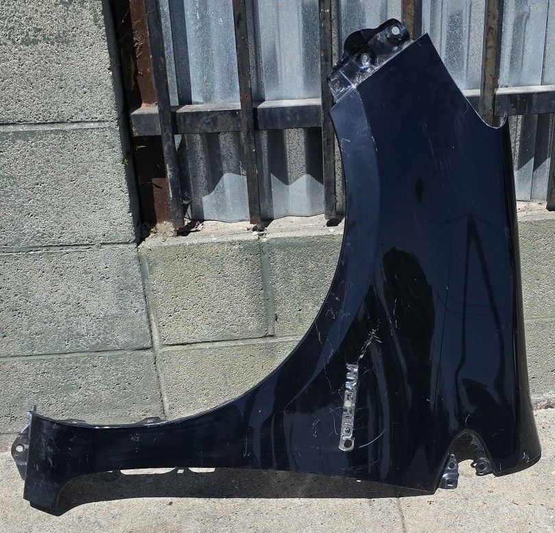 TOYOTA PRIUS C LEFT DRIVER FENDER