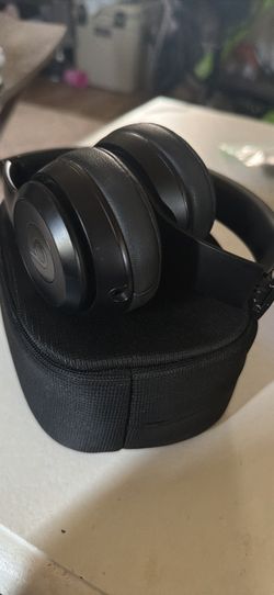 Beats headphones solo 3 with case