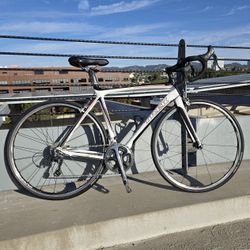 17 lb. All-Carbon Trek Madone 6.9 Racing Bike 