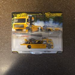 Hot Wheels 2026 Premium Team Transport '20 Toyota GR Supra & Fleet Street #86