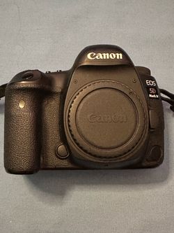 Canon 5D Mark IV w/ 24-70mm