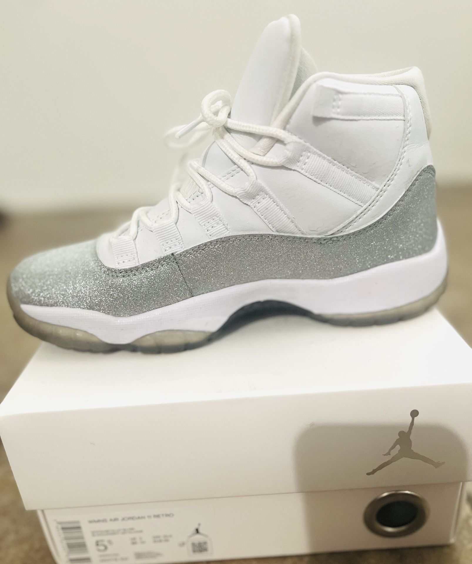 Jordan 11 Glitter Woman 