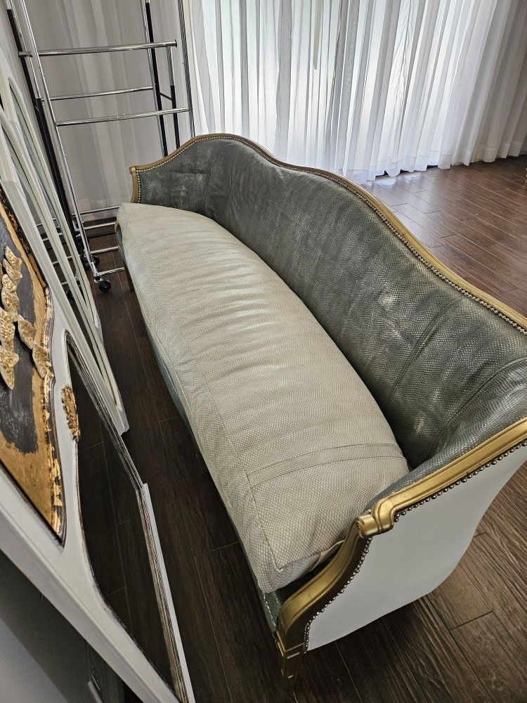 Expensive Disigner Courtting Couch