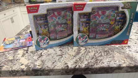 Pokemon 30th Anniversary Celebration Sylveon Ex Box