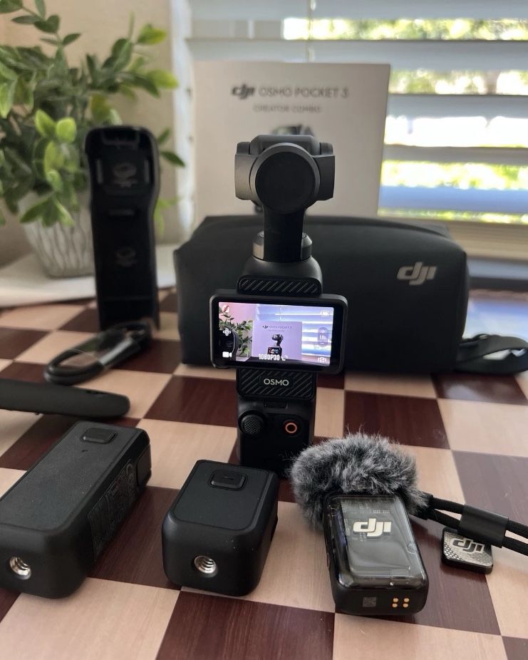 DJI Osmo Pocket 3 Creator Combo Handheld Gimbal Stabilizer Camera