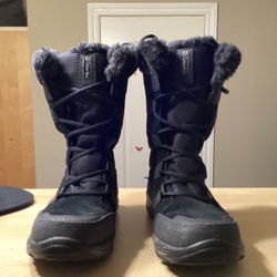 COLUMBIA.. WOMENS SIZE 7 SNOW OR RAIN BOOTS…BLACK    