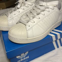 White Adidas Tennis Shoe