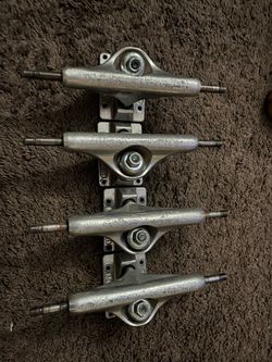 Skate trucks
