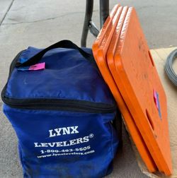Lynx Levelers interlocking Leveling Blocks