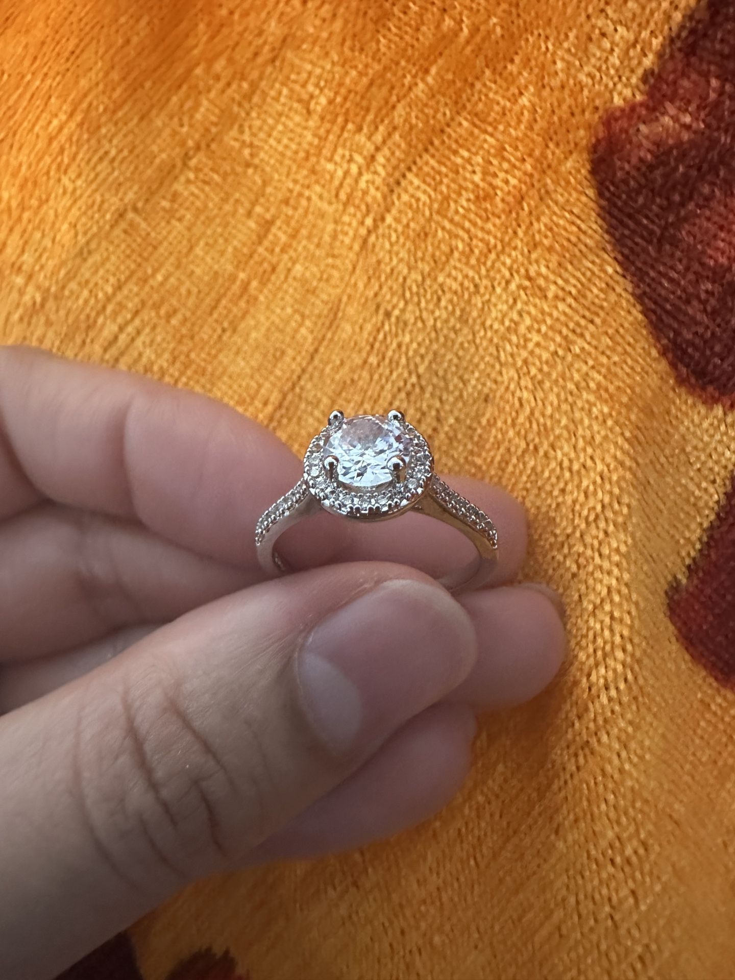 cubic zircon stoned non tanished sterling silver ring brand new size 8 very pretty