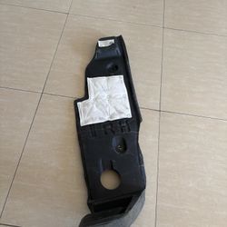 20-24 Tesla Model Y Rear Right Wheelhouse Absorber Insulator