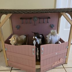 OG/American Girls  Horse Barn