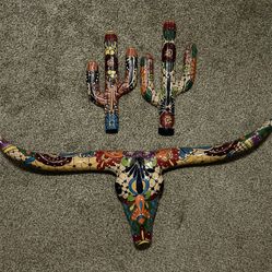Longhorn Skull And Cactus Decor