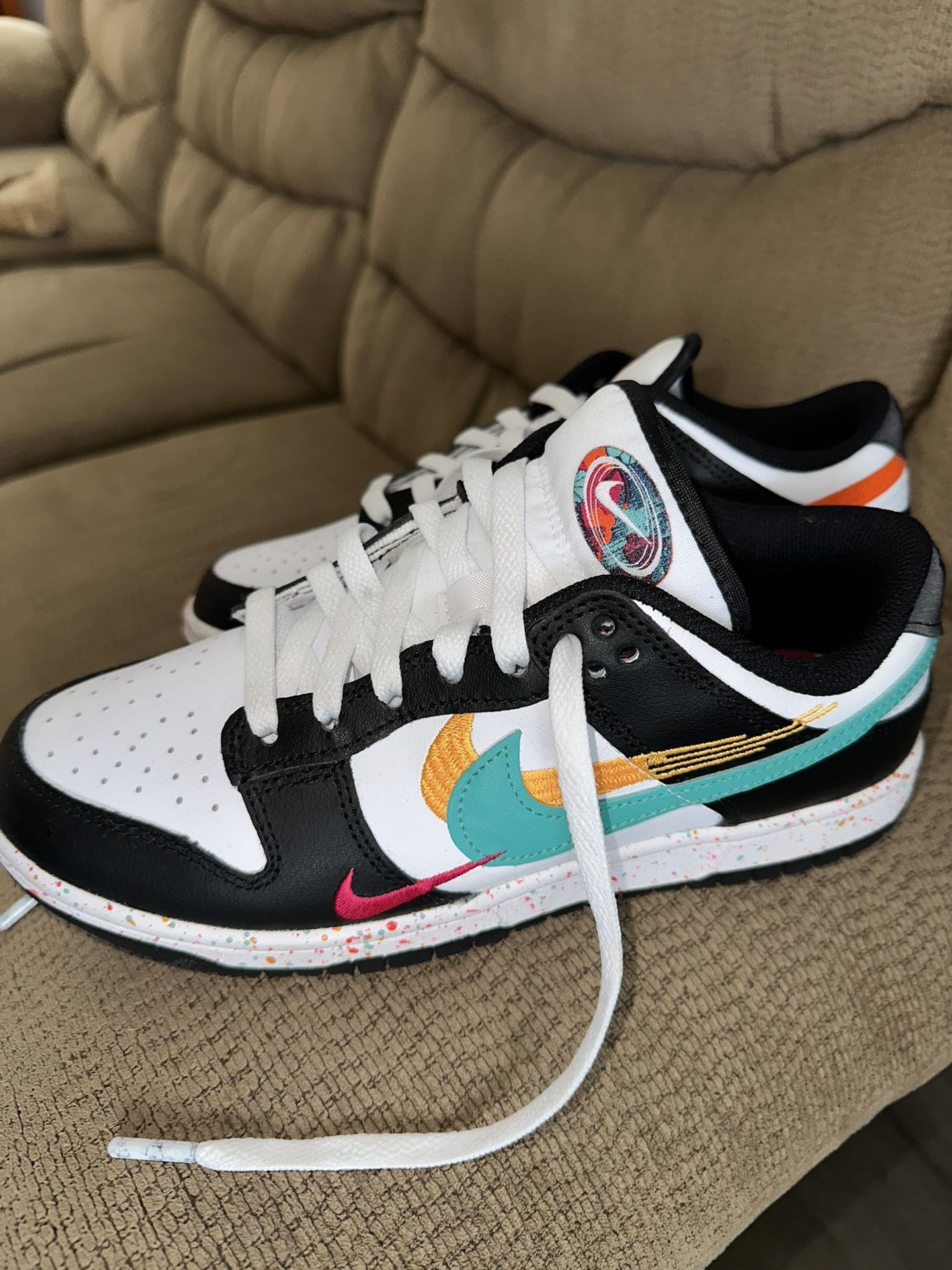 Unisex Nike Shoes Size 8.5