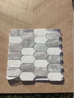 Polished marble scallop mosaic tile