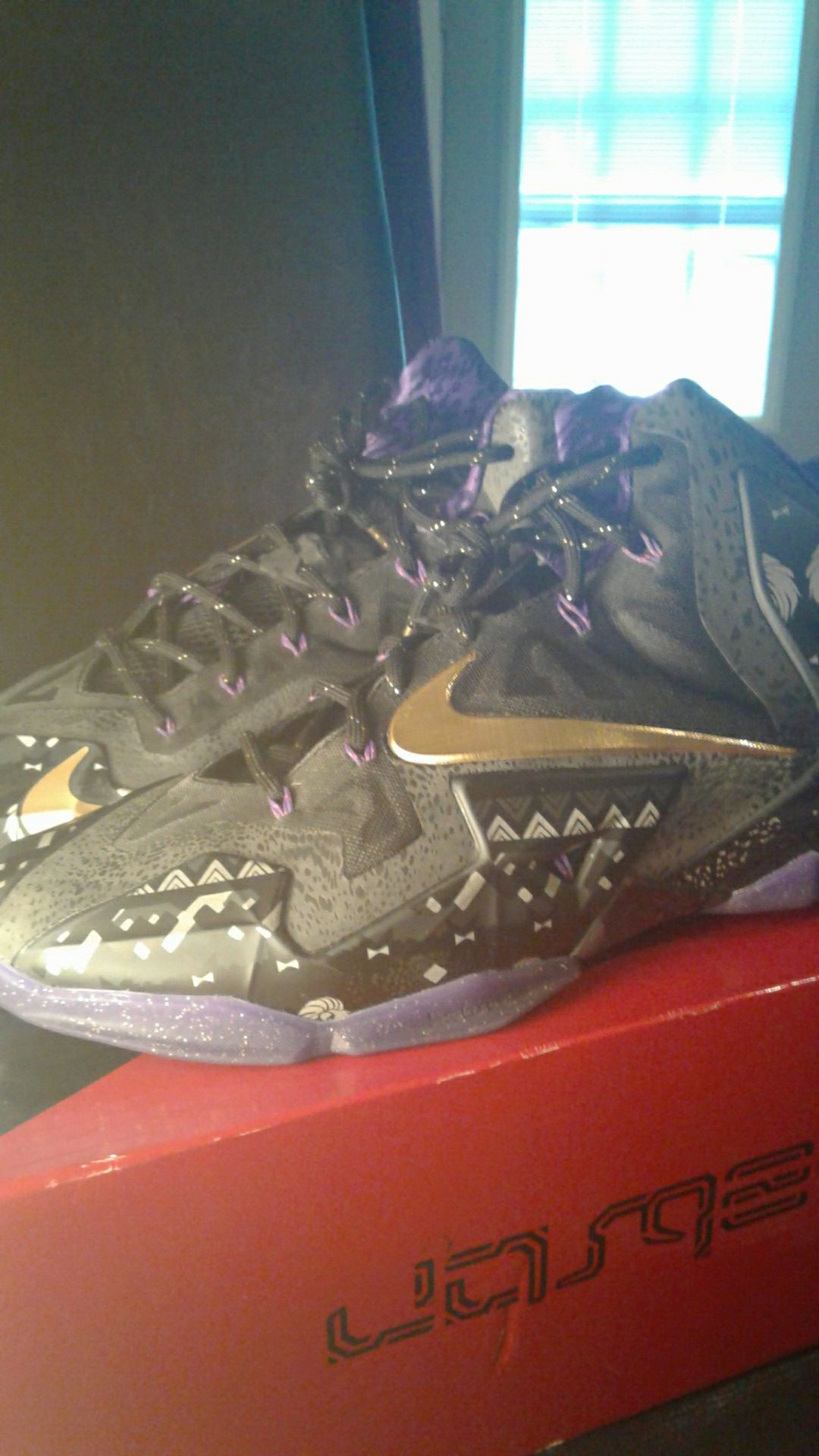 Lebron XI-BHM 11.5 Condition 9.9/10 Only worn once