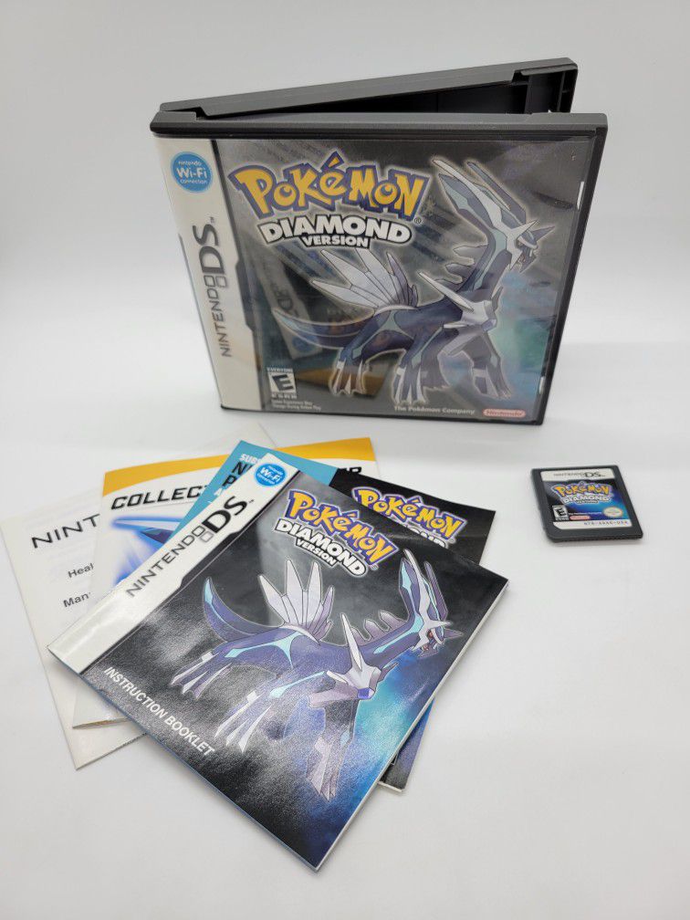 Nintendo DS Pokemon Diamond Version CIB Complete Pokedex Many Legendary Pokemon