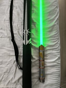 Galaxy’s Edge Savi’s Workshop Protection & Defense V1 Lightsaber – Green