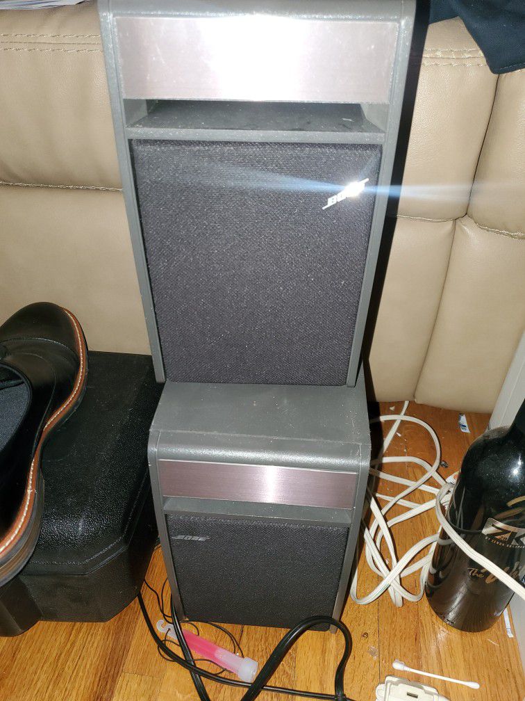 Bose Bookshelf Speakers Model 141