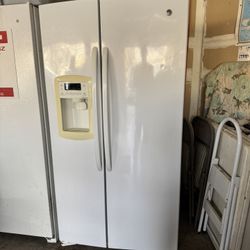 GE Side By Side Refrigerator/freezer