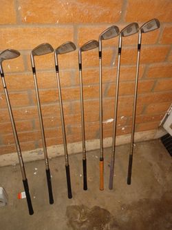 Lady Cobra RH Oversized Golf Iron Set. Includes Pw And Sw