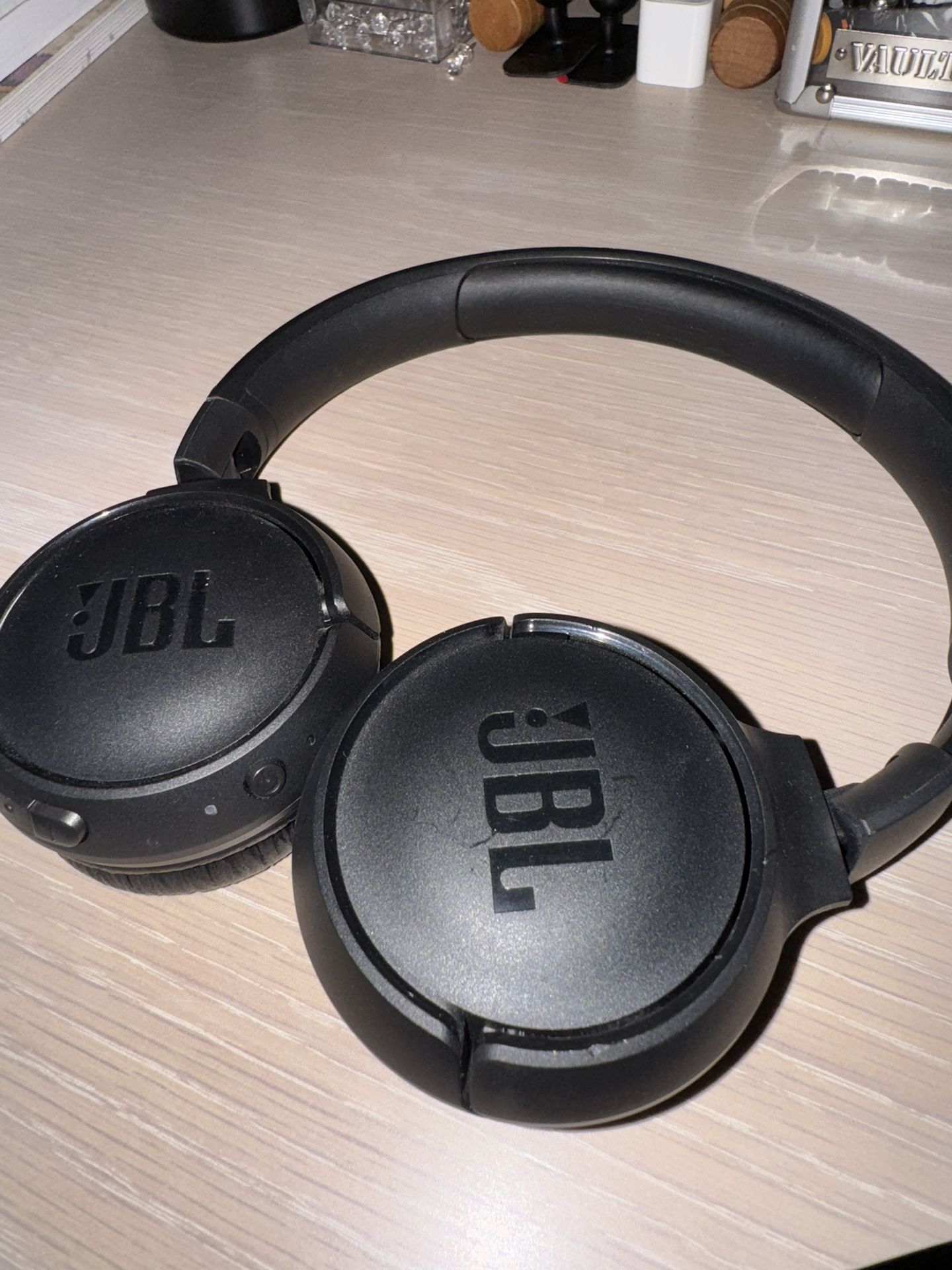 JBL Bluetooth Headphones - USB C Charger