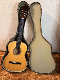 Aria Concert Guitar 940 with Hard Case
