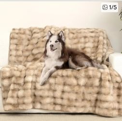 Brentwoof Oversized Waterproof Pet Blanket and Furniture Protector, Bubble Fur