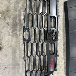 Toyota Tundra OEM Grill