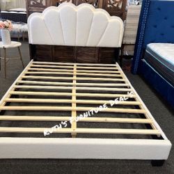 Beautiful Queen Size Bed White Wool Fabric 