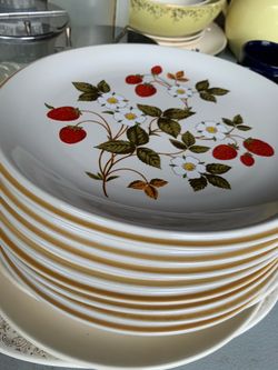 Strawberry plates