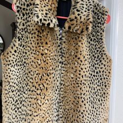 Beautiful Faux Leopard Vest
